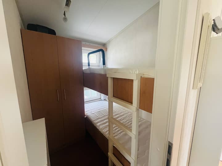 Pamja e përparme e akomodimit në dhomën e gjumit 468