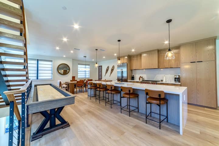 Upscale, New 4br Townhome W/ Garage, Jacuzzi & A/c - Mammoth Lakes, CA