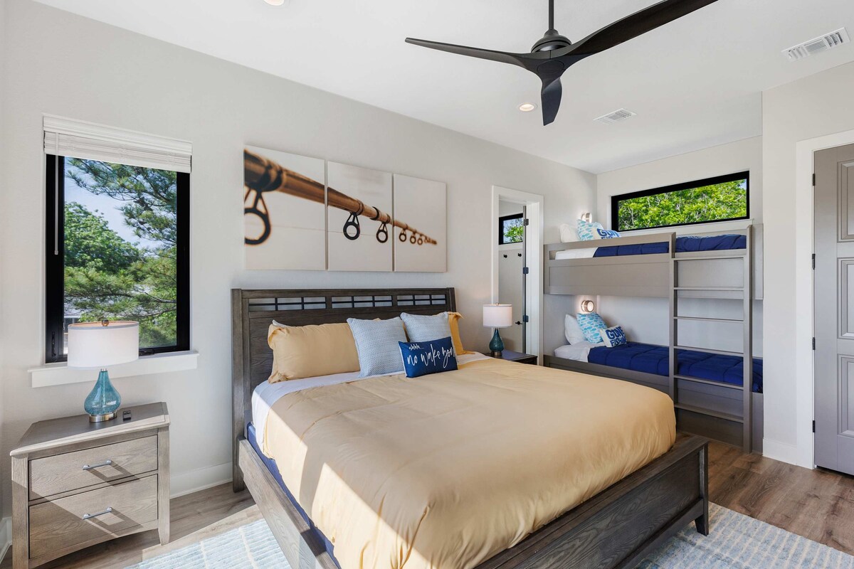 Dormitorio 2: cama tamaño king y litera doble; segundo piso