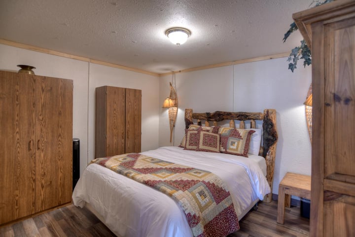 Downstairs queen bedroom