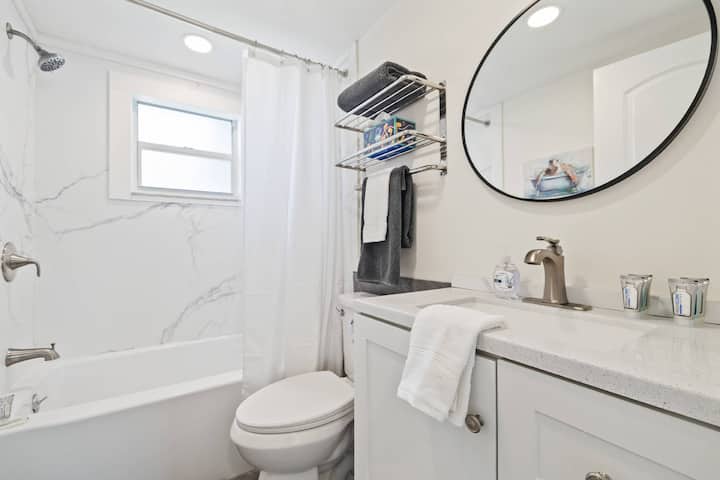 الحمام #1 حوض الاستحمام كومبو