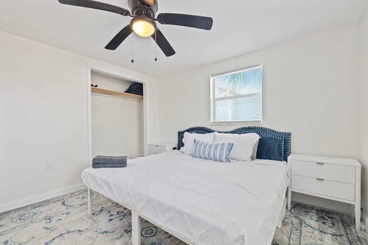 سرير بحجم كبير في ماستر