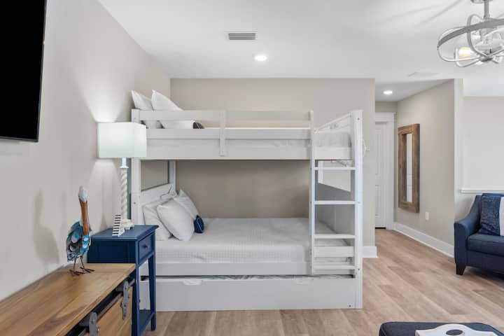Spálňa 4 má poschodovú posteľ s vysúvacím lôžkom.