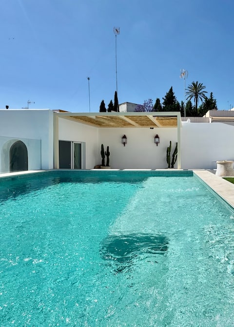 New Private Villa | Salt Pool | Solarium |3BR | 6p