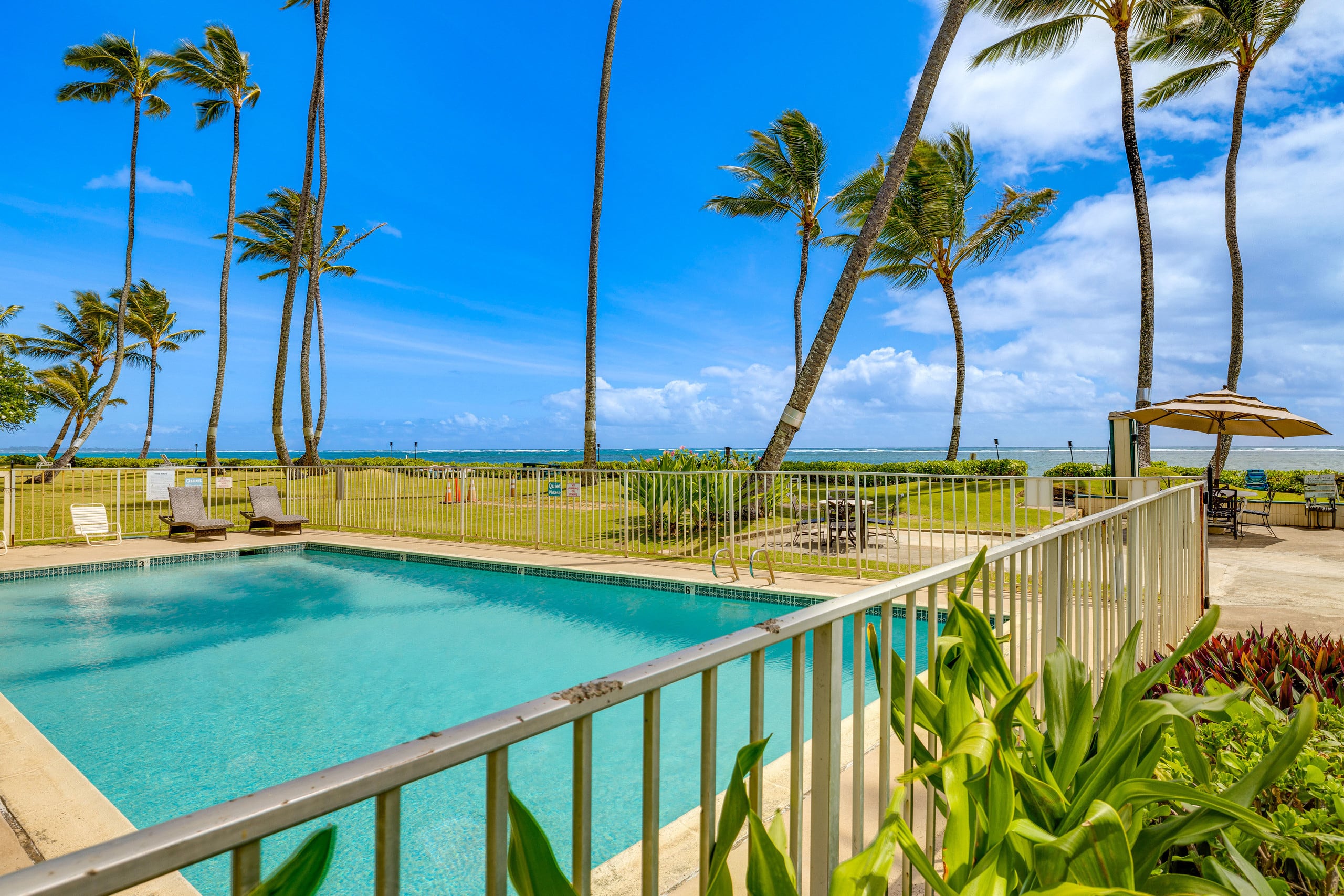 Condo in Hauula · ★4.88 · 1 bedroom · 2 beds · 1 private bath - Image 32