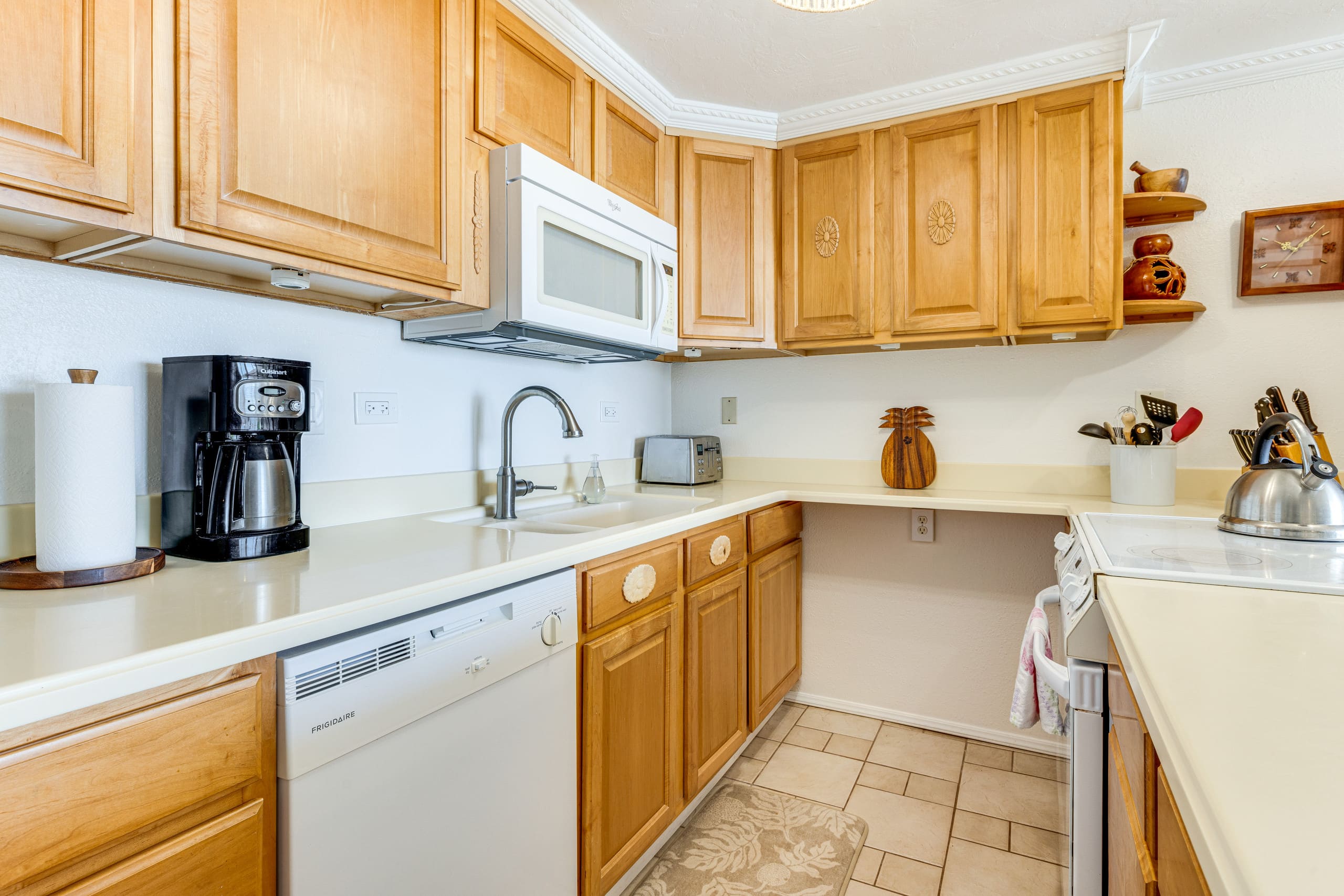 Condo in Hauula · ★4.88 · 1 bedroom · 2 beds · 1 private bath - Image 11
