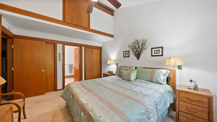 Dormitorio principal con baño principal adjunto