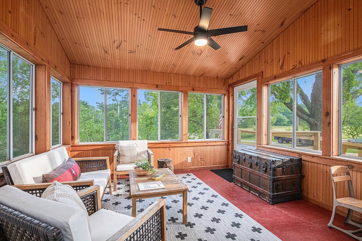 Airbnb sunroom photo