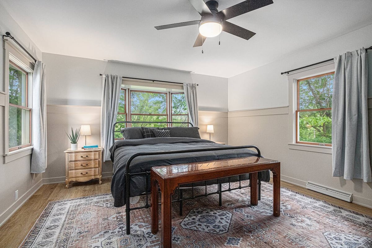 Airbnb bedroom photo