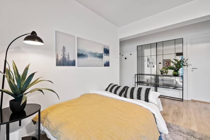 Ahorra espacio con nuestro sofá cama multifuncional que es perfecto para dos personas.