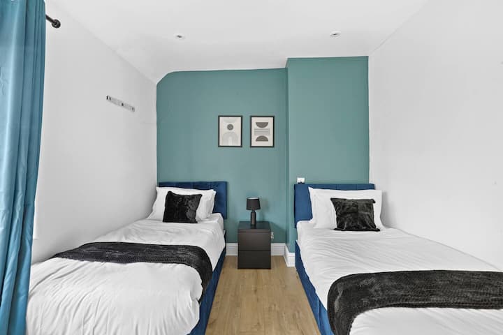 Kreveti se mogu spojiti kako bi se stvorio super veliki bračni krevet (na zahtjev).