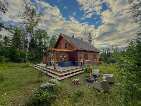 Saïra: Chalet with Hot tub, Hiking Trails