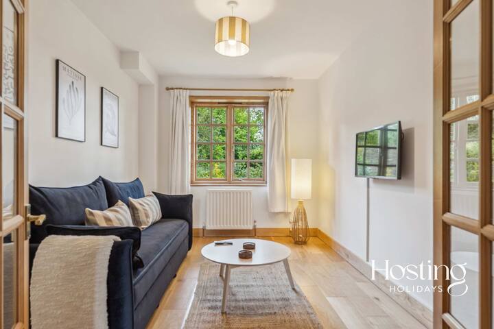 Уютна стая с разтегателен диван