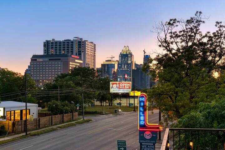 Single Malt Manor | Downtown Austin gallery image 3