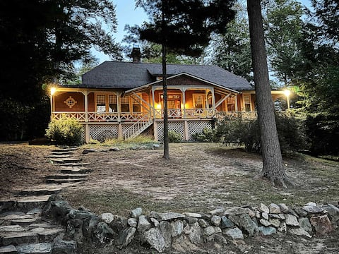 Forest Lodge Serenity on Long Lake - Dogs Welcome!