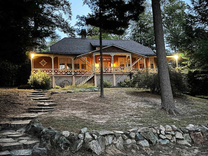 Forest Lodge Serenity On Long Lake - Dogs Welcome! - Interlochen, MI
