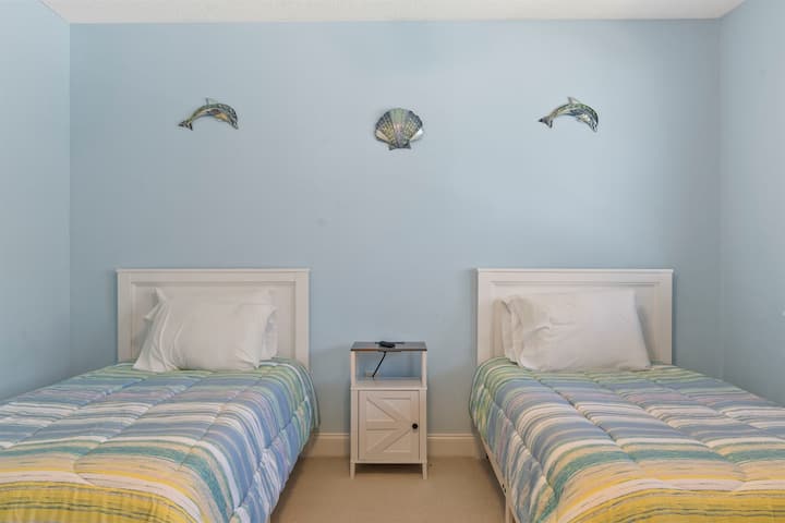 Derde slaapkamer met twee eenpersoonsbedden