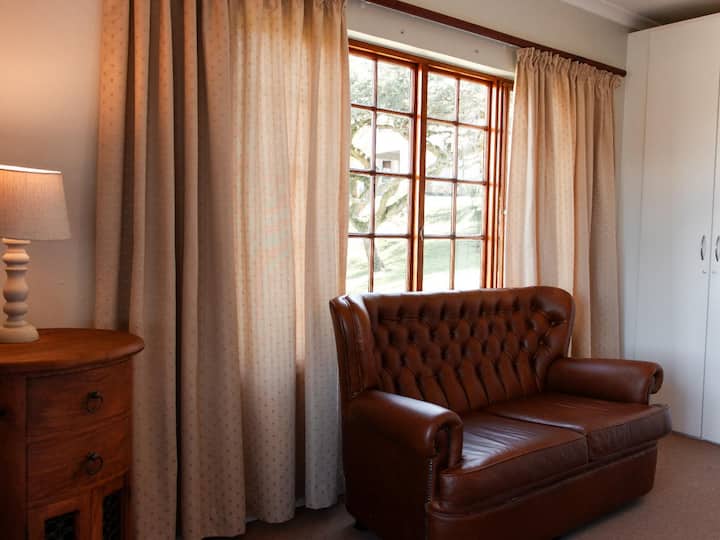 Idube Holiday Home- Game Farm Stay - Winterton