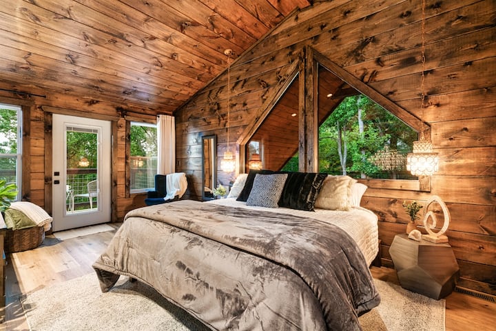 ห้องนอนลอฟท์ขนาดคิงสำหรับการพักผ่อนและการผ่อนคลาย