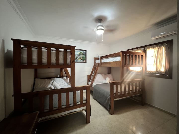 Фотографија од целата соба