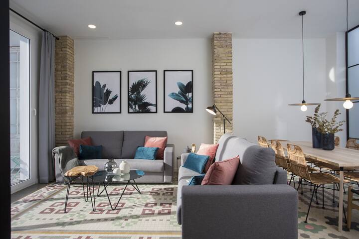 Centrally located near Valencia AVE station