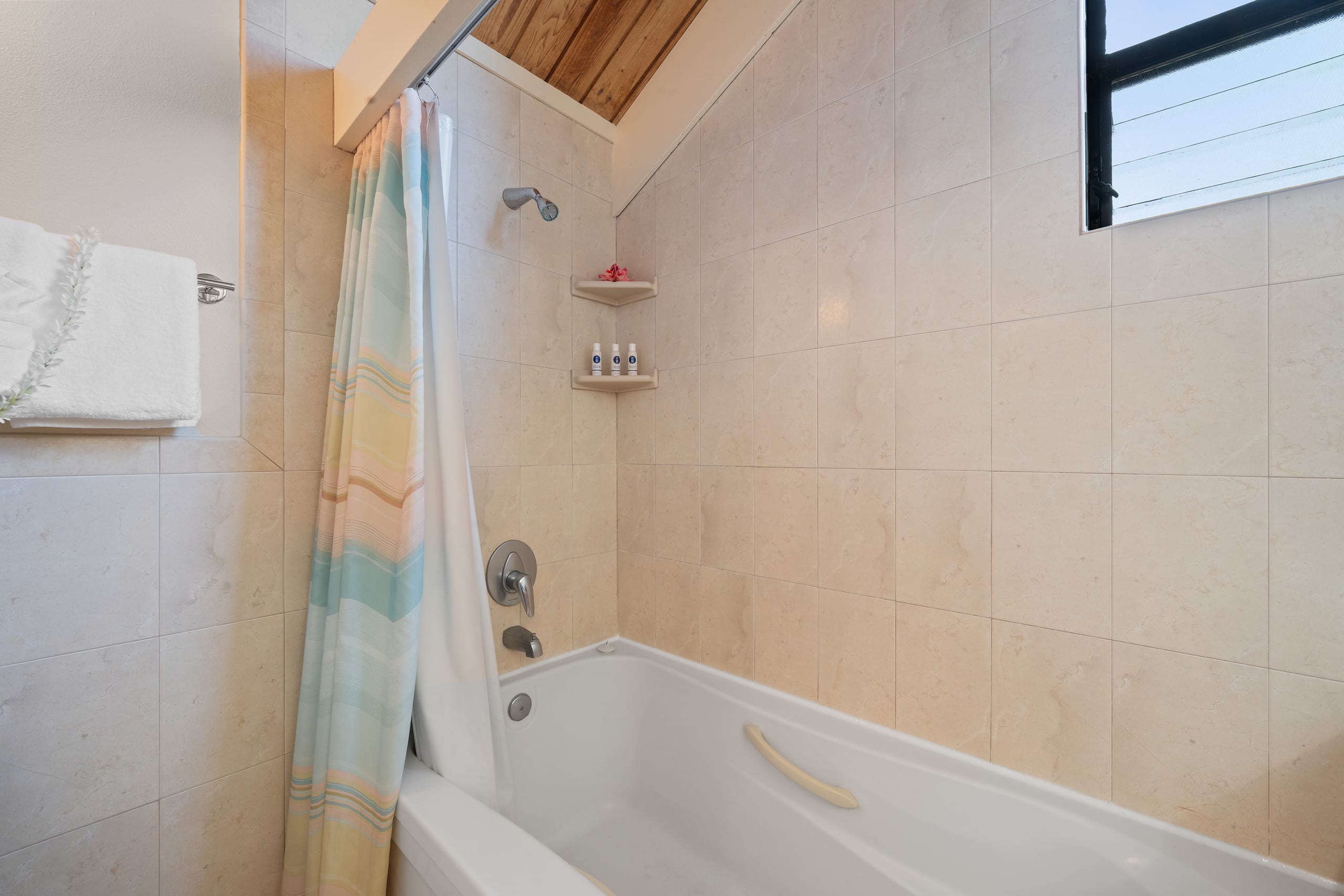 Condo in Lahaina · ★5.0 · 2 bedrooms · 4 beds · 2 baths - Image 23