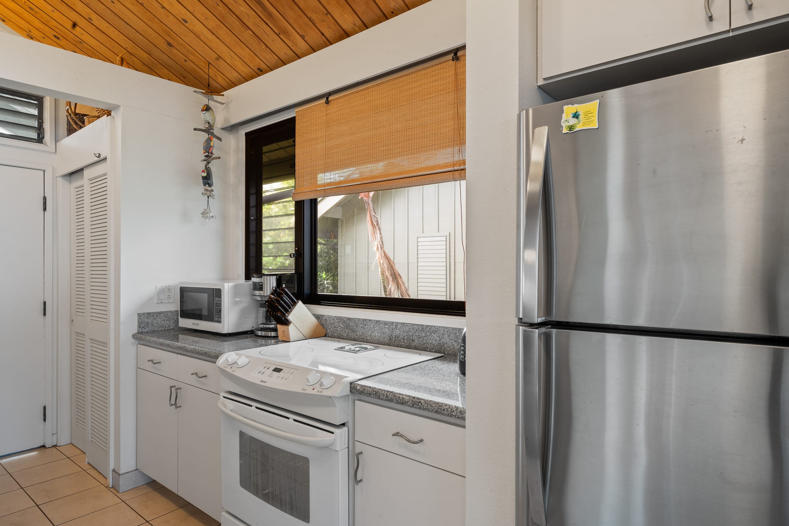 Condo in Lahaina · ★5.0 · 2 bedrooms · 4 beds · 2 baths - Image 6