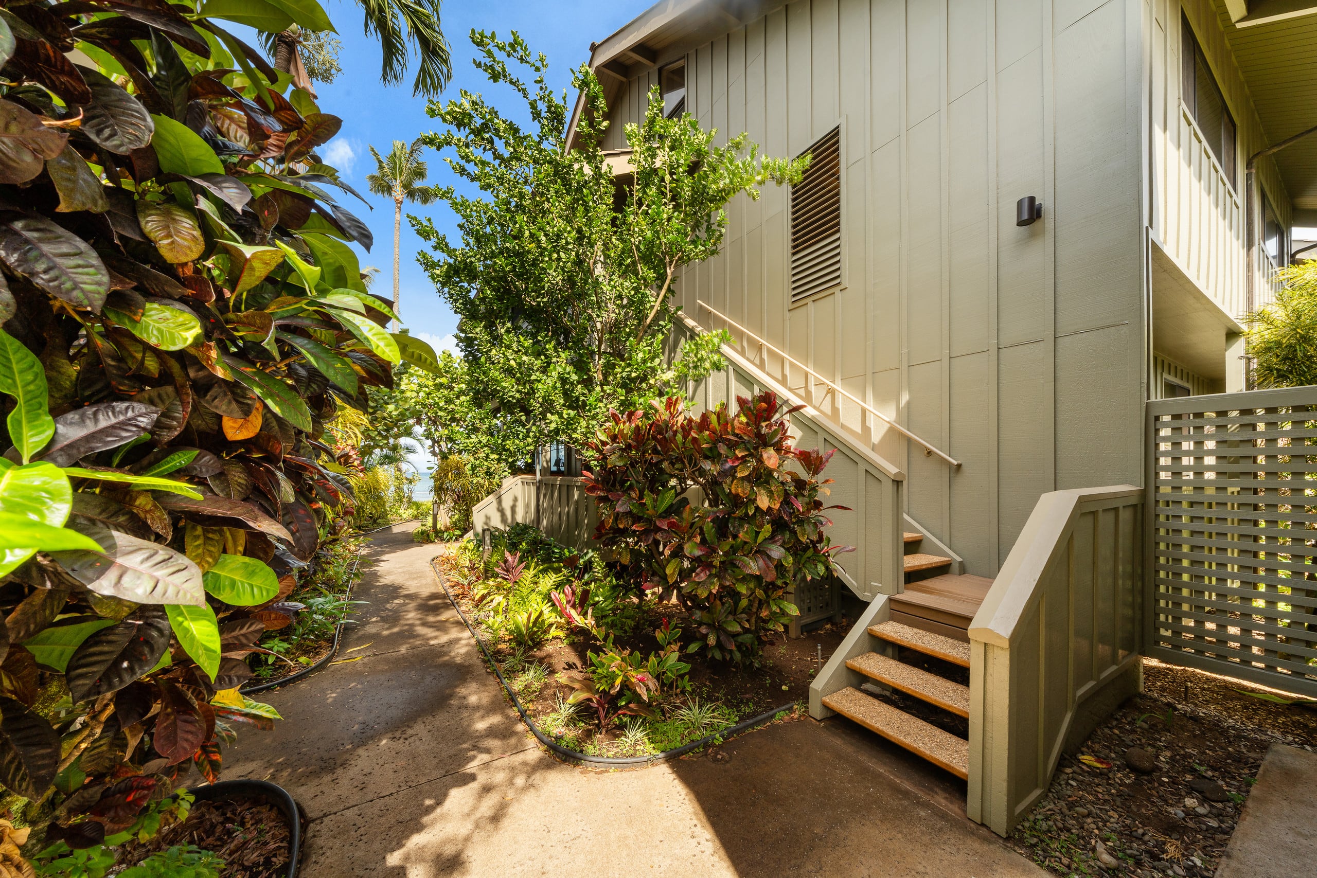 Condo in Lahaina · ★5.0 · 2 bedrooms · 4 beds · 2 baths - Image 39