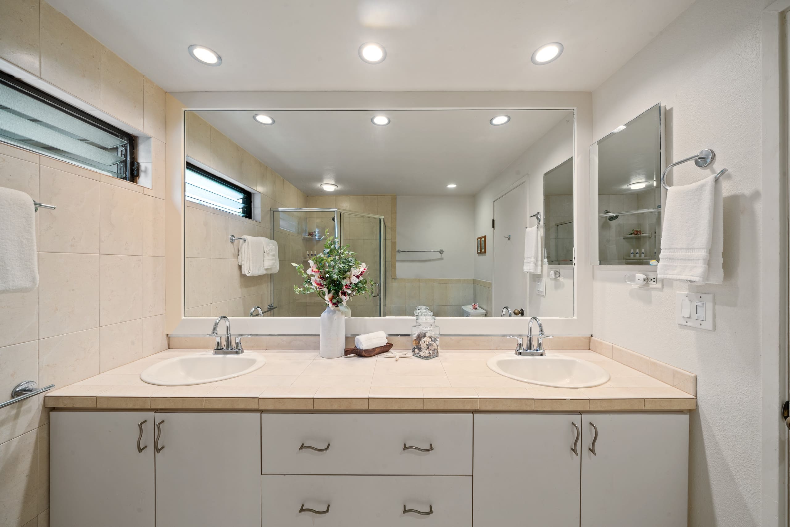Condo in Lahaina · ★5.0 · 2 bedrooms · 4 beds · 2 baths - Image 19