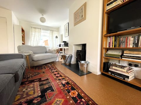 Popular Airbnb listing: Trendy Easton Escape with Parking in Easton