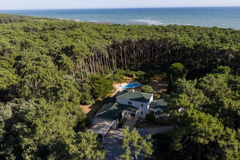 Elegant Villa for 10 with Pool in the heart of an