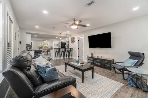 Spacious 4BR/2BA Retreat – Fast Wi-Fi, Model Home!