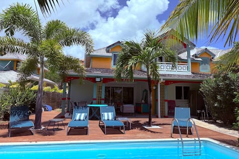 Villa Koray, Orient Bay, pool , central location