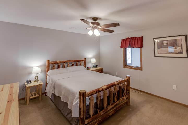 Chumba cha Kwanza cha kulala   