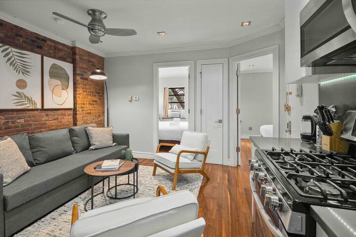 Sleek Midtown East Stay Near Everything gallery image 3