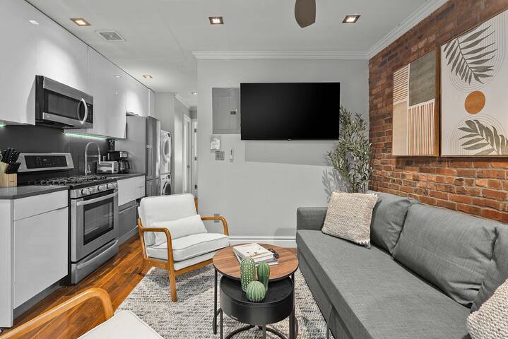 Sleek Midtown East Stay Near Everything gallery image 4