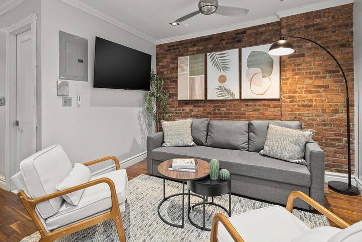 Sleek Midtown East Stay Near Everything gallery image 2