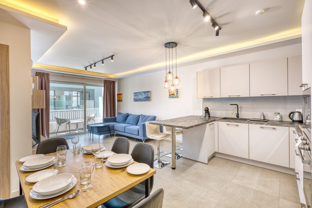 Lovely 2-Bed Apartment Near the Sea