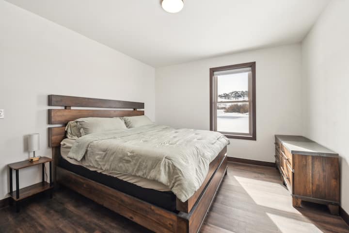 בתוך הבית, מיטה, רהיטים, עץ, רצפה