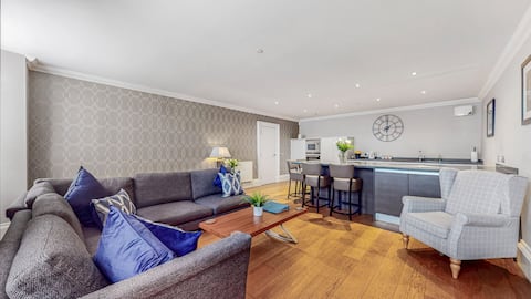 Top Airbnb: Blythswood Apartments - Clyde Deluxe 2 Bed in City Centre