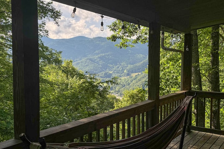 Mtn-view Deck! Maggie Valley Cabin, 8 Mi To Skiing - Maggie Valley, NC