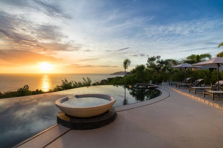 Luxury Oceanview Villa with Infinity Pool, Staff,