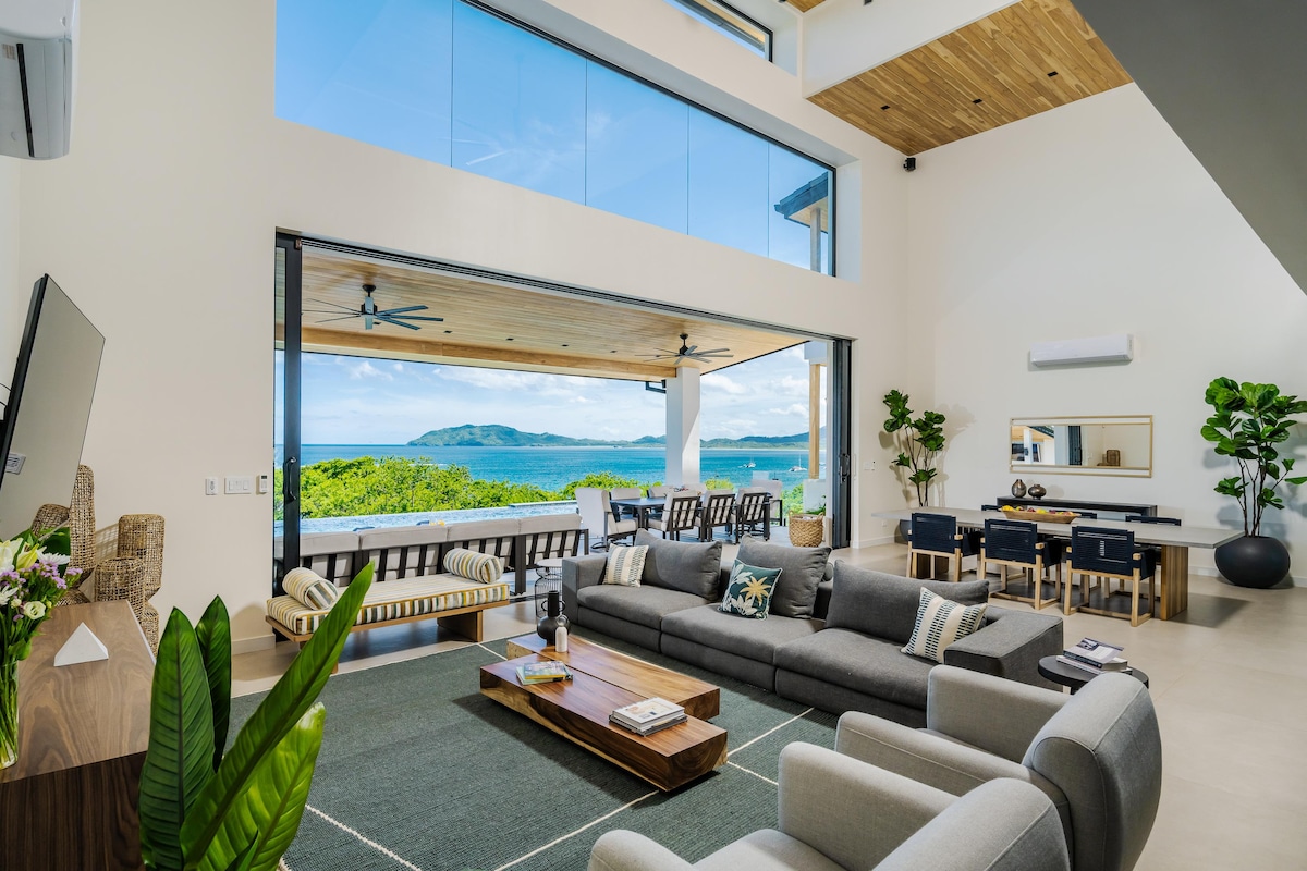 Staffed Luxury Oceanview Villa w/ golfcart, jacuzz