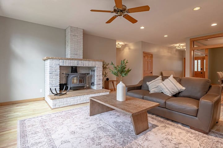 Exquisite 5 Bedroom Vacation Home - Deer Lake, MN