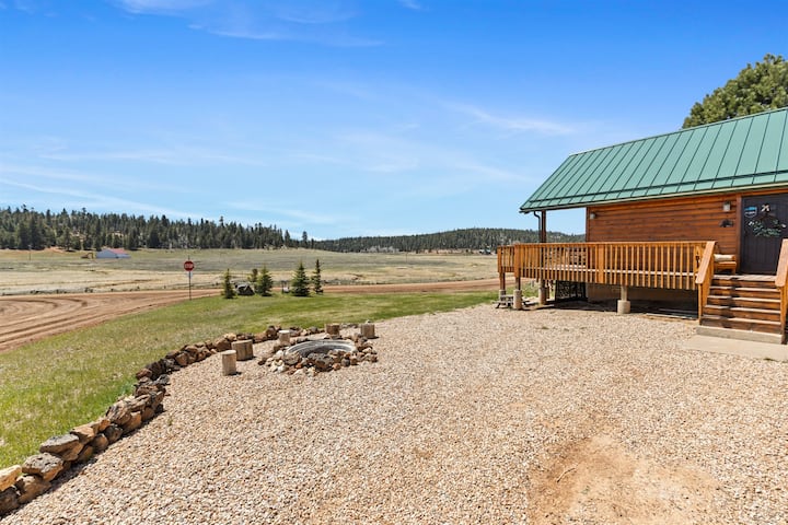 Lost Creek Sanctuary with Hot Tub and Fire Pit