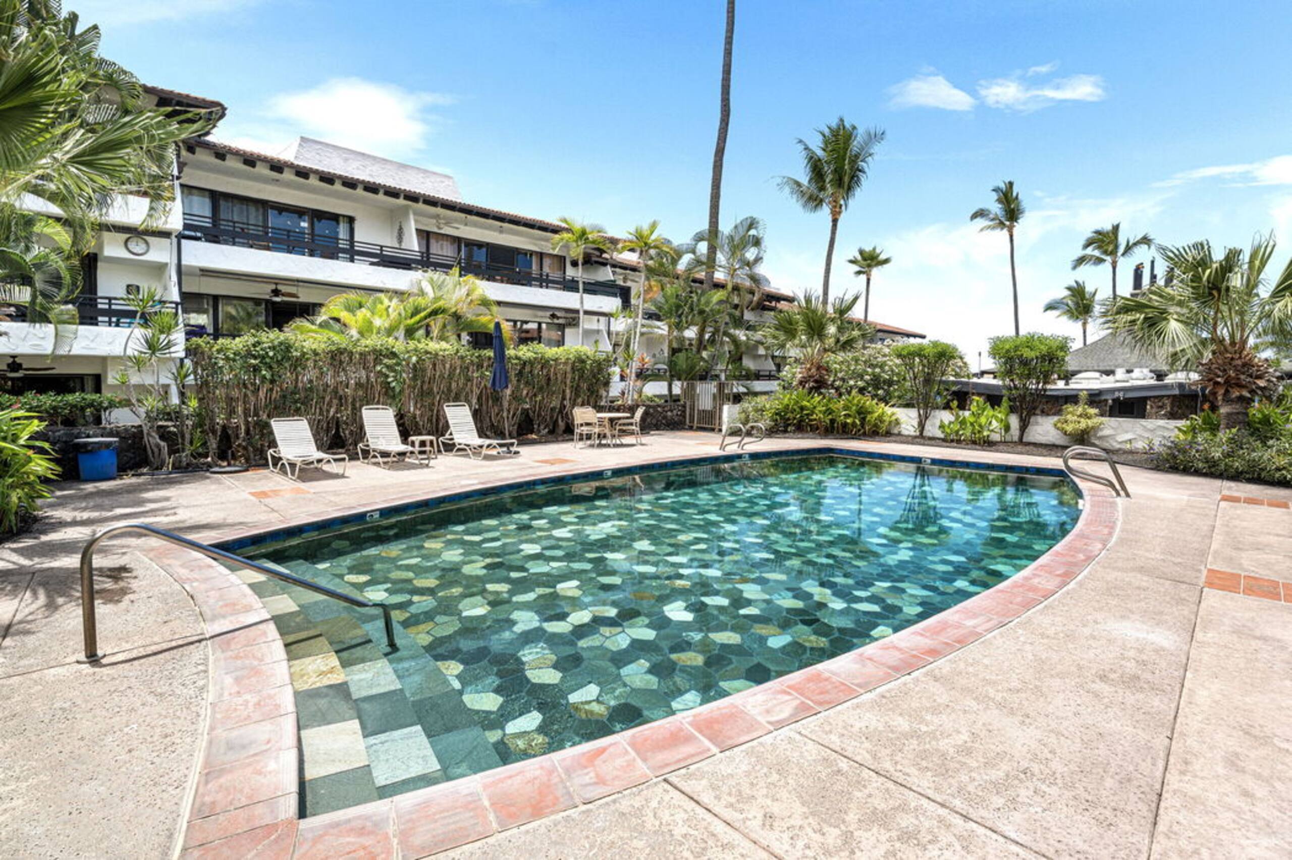 Condo in Kailua-Kona · ★4.5 · 1 bedroom · 2 beds · 1 private bath - Image 25