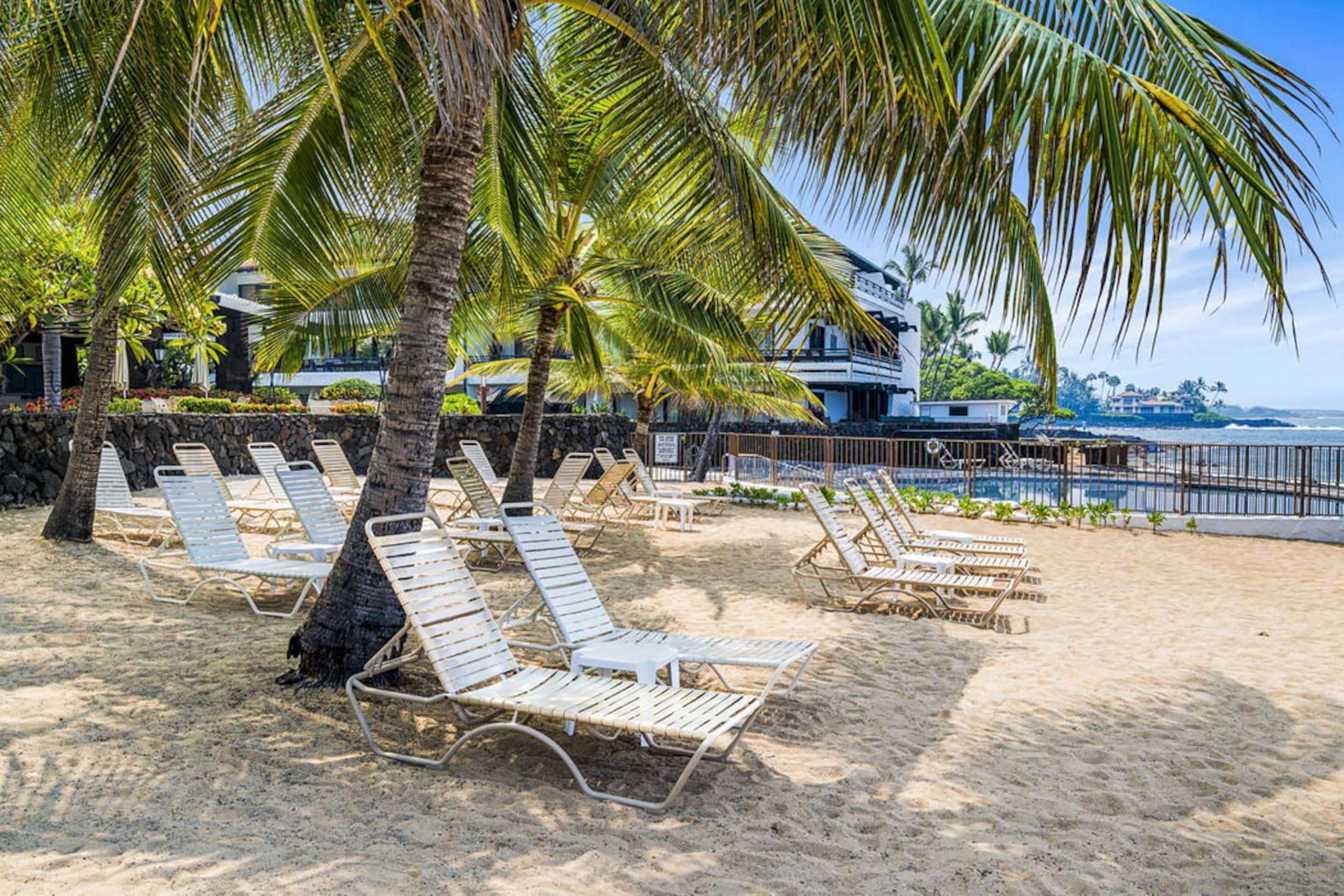 Condo in Kailua-Kona · ★4.5 · 1 bedroom · 2 beds · 1 private bath - Image 32