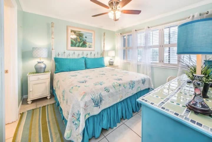 Pet Friendly- Beach Chair Service-blue Surf 17a - Destin, FL