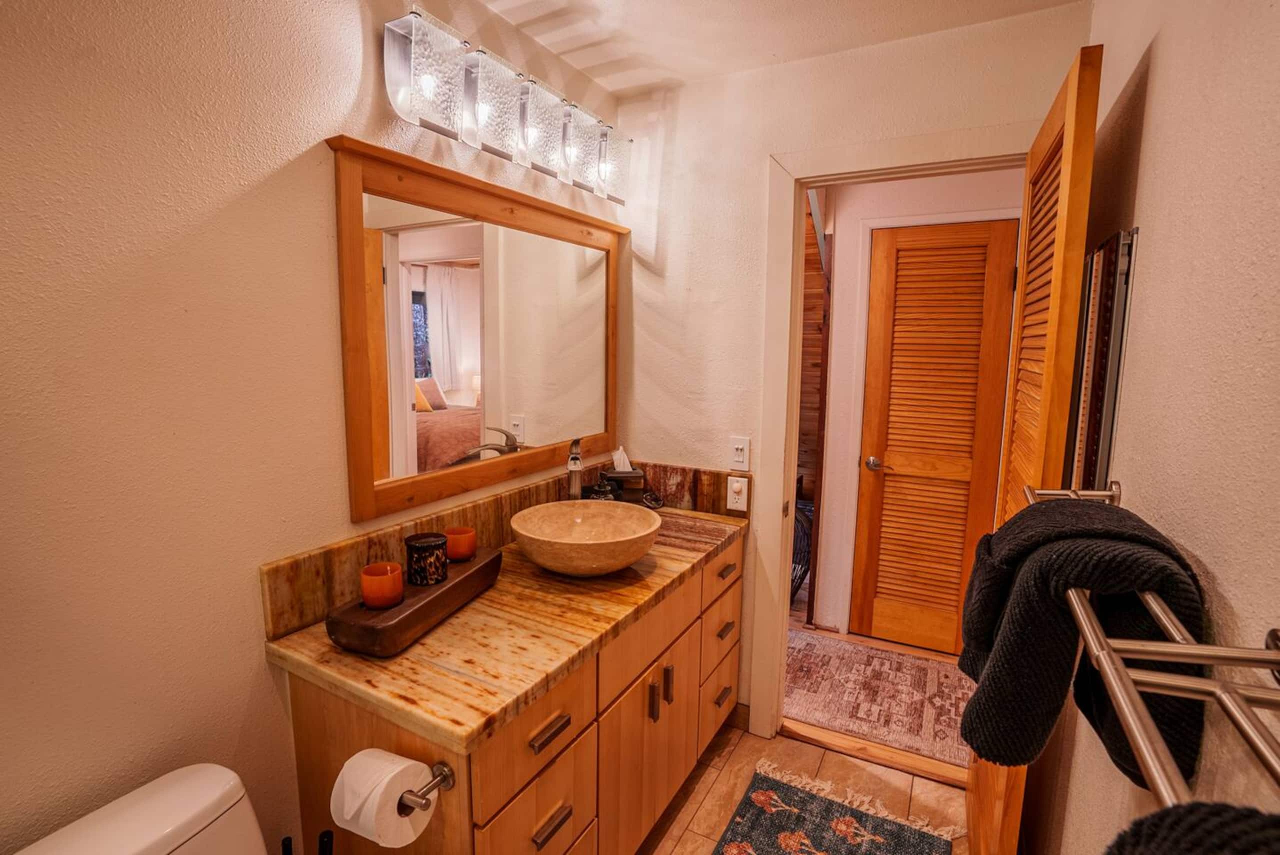 Home in Kailua-Kona · ★5.0 · 5 bedrooms · 9 beds · 3 baths - Image 32