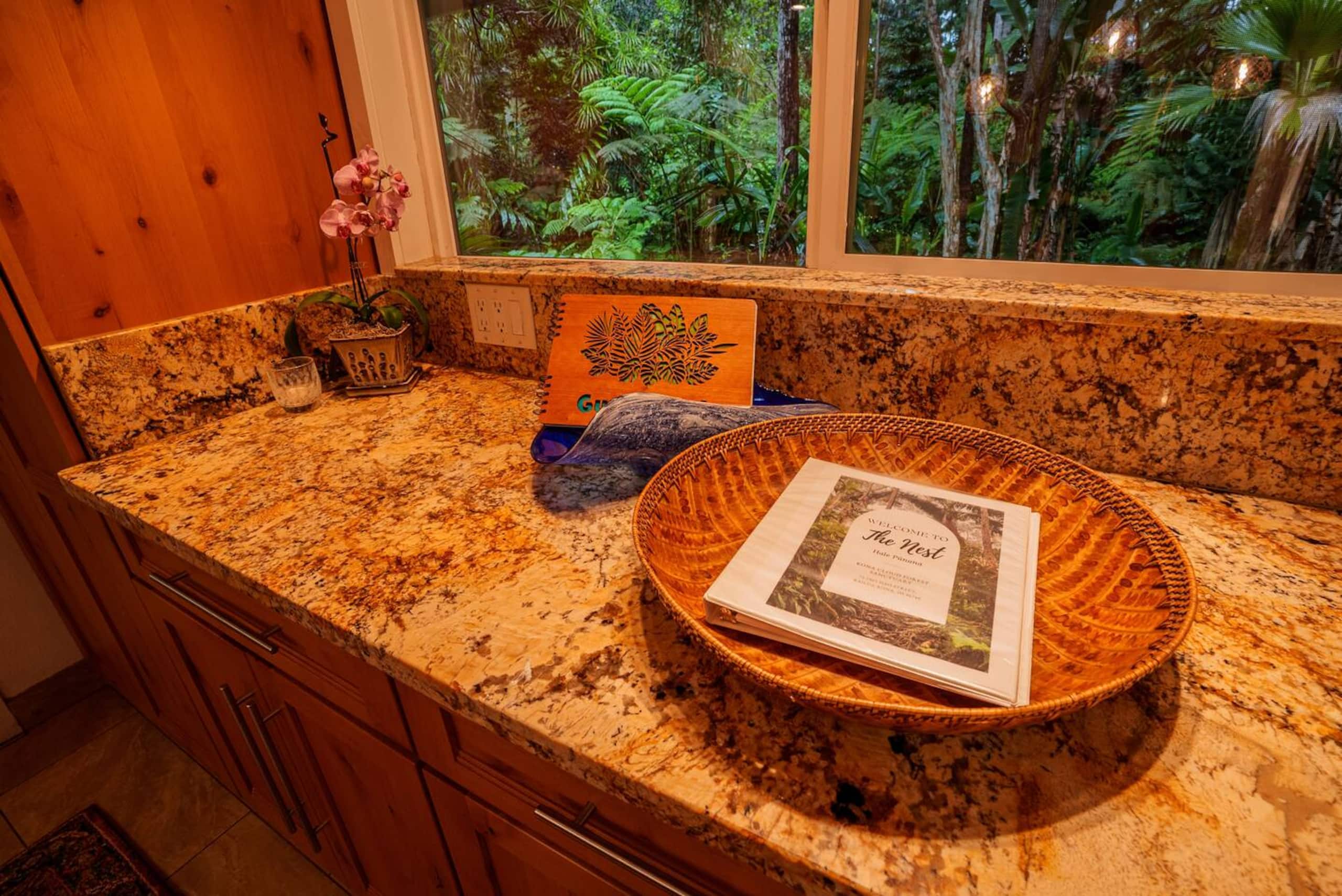 Home in Kailua-Kona · ★5.0 · 5 bedrooms · 9 beds · 3 baths - Image 6
